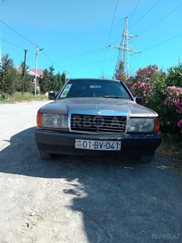 Mercedes 190-1