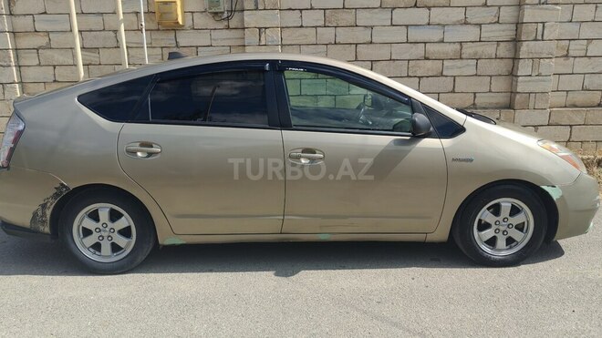Toyota Prius-4