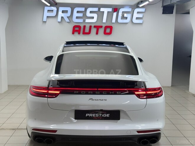 Porsche Panamera-5