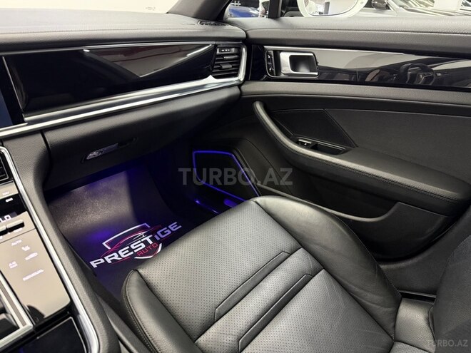 Porsche Panamera-8
