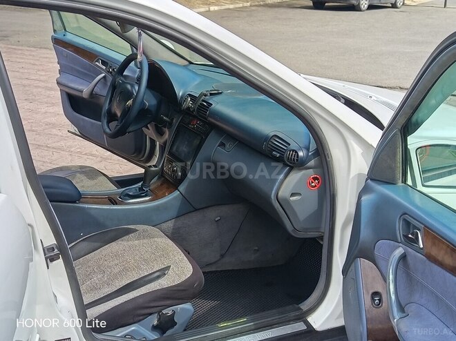 Mercedes C 200-11