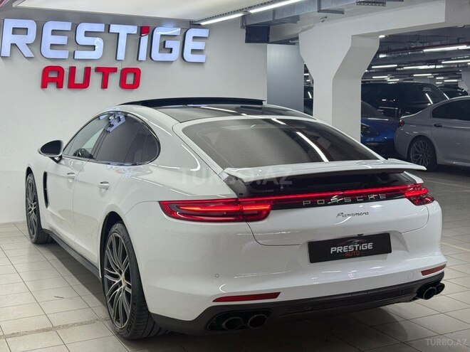 Porsche Panamera-6