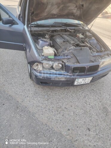 BMW 320-7