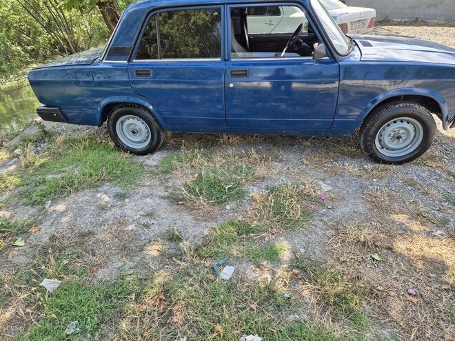 LADA (VAZ) 2107-2