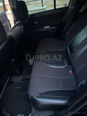 Nissan Tiida-5