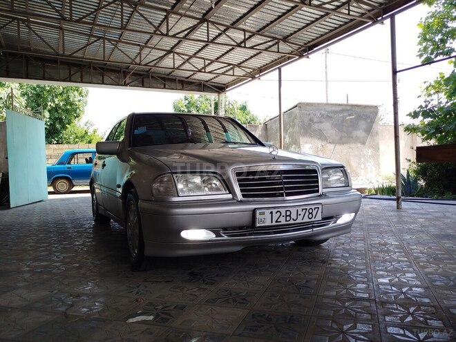 Mercedes C 200-1