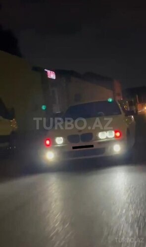BMW 523-8