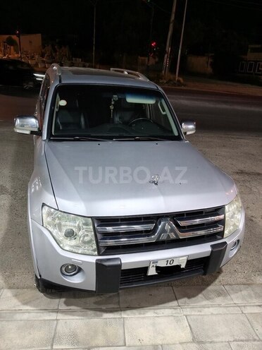 Mitsubishi Pajero-3