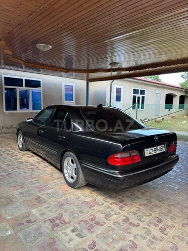 Mercedes E 200-3