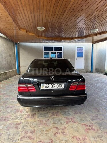 Mercedes E 200-4
