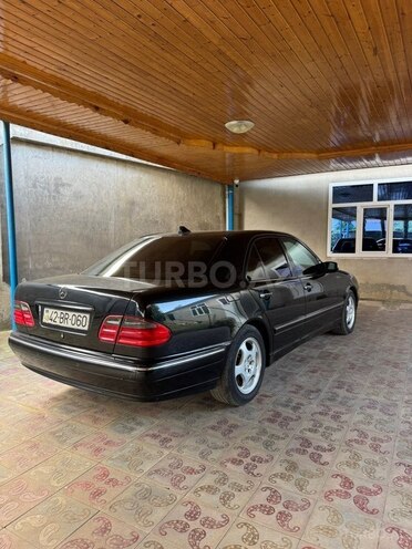 Mercedes E 200-5