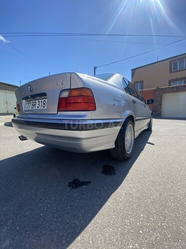 BMW 318-7