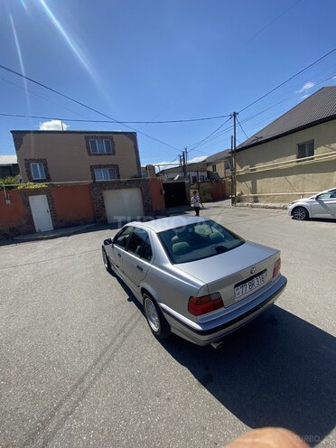 BMW 318-6