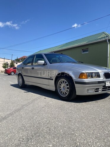 BMW 318-2