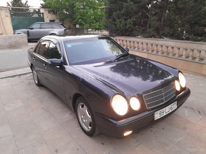 Mercedes E 220-4