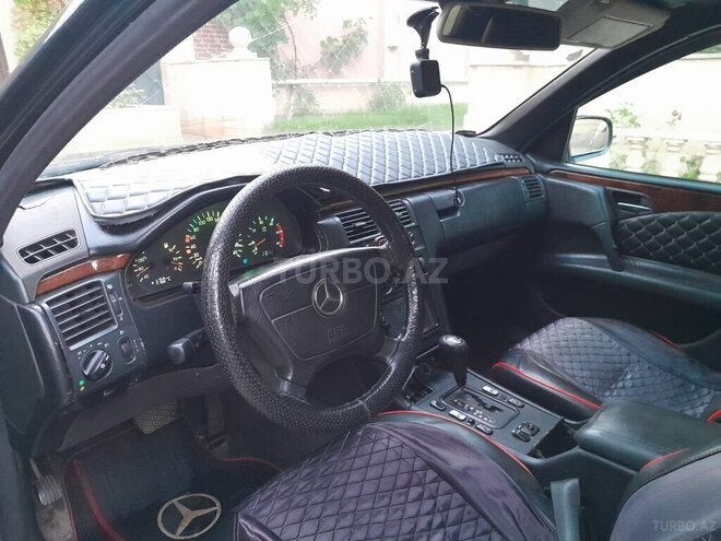 Mercedes E 220-17