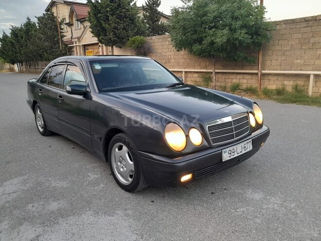 Mercedes E 220-12