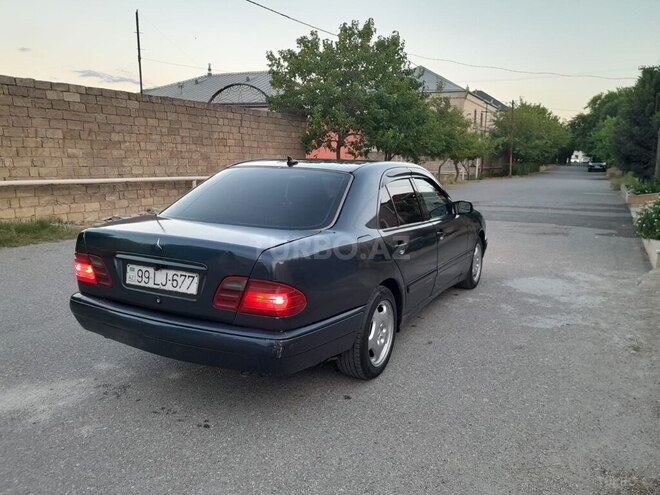 Mercedes E 220-13