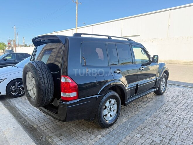 Mitsubishi Pajero-5