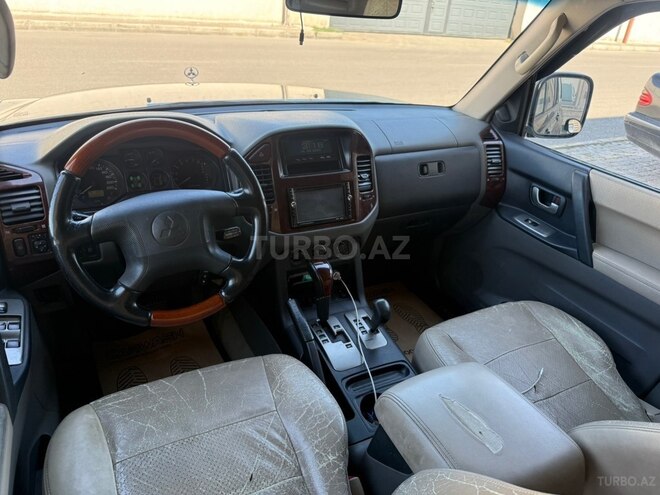 Mitsubishi Pajero-7