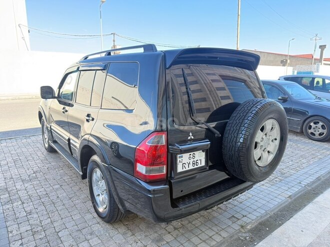 Mitsubishi Pajero-4
