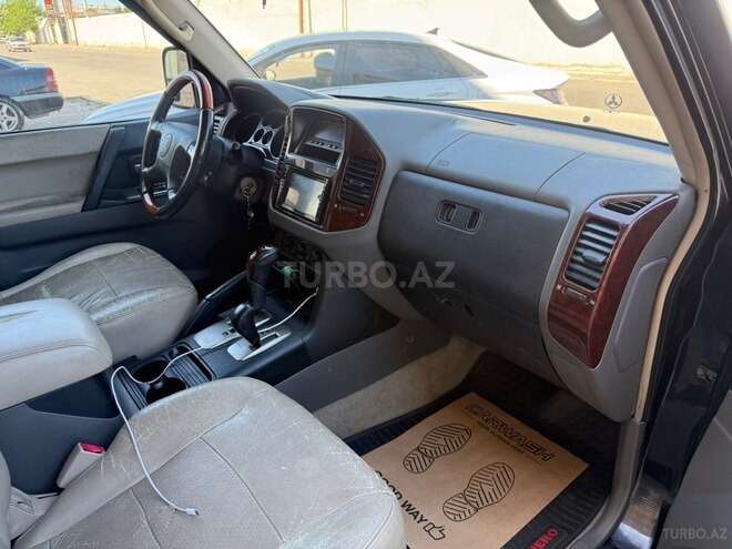 Mitsubishi Pajero-8