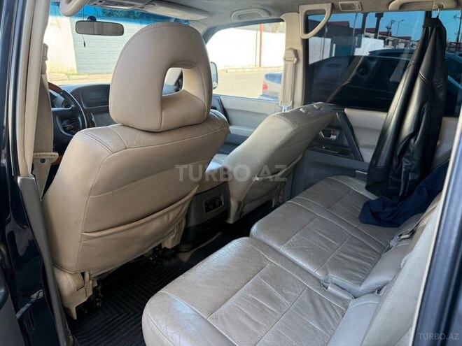 Mitsubishi Pajero-9