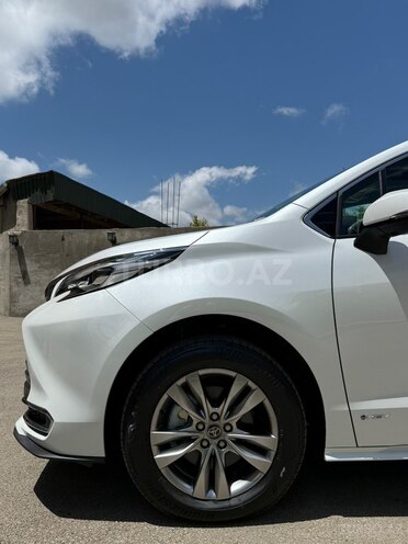 Toyota Sienna-3