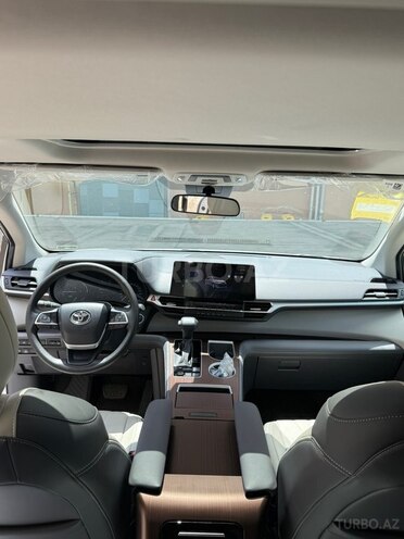 Toyota Sienna-7