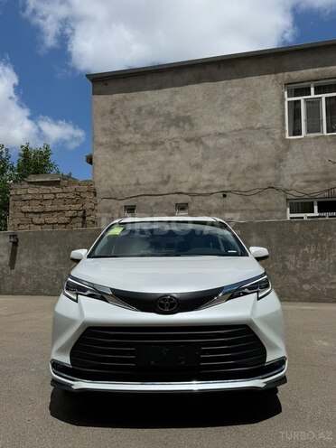 Toyota Sienna-1