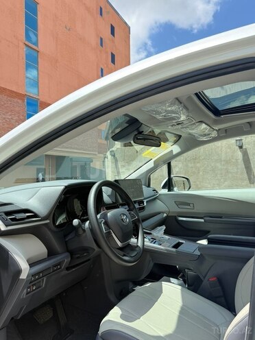 Toyota Sienna-4