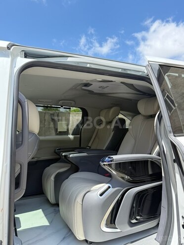 Toyota Sienna-6