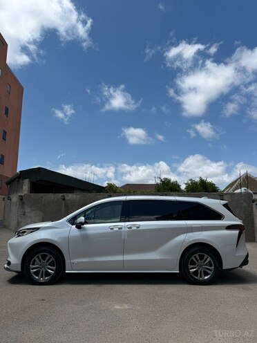 Toyota Sienna-12