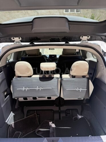 Toyota Sienna-14