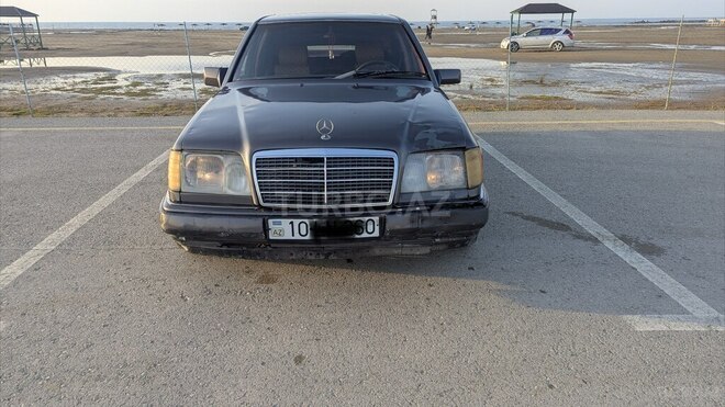 Mercedes 220 E-1