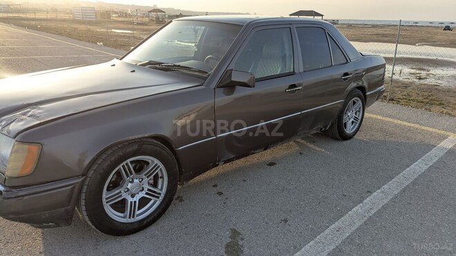 Mercedes 220 E-5
