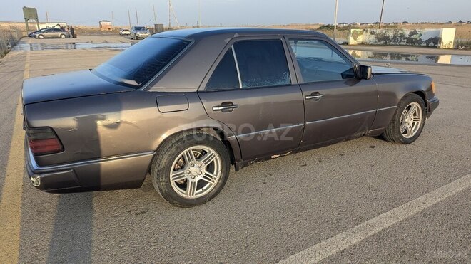 Mercedes 220 E-7