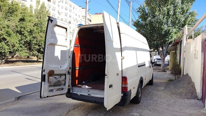 Ford Transit-4