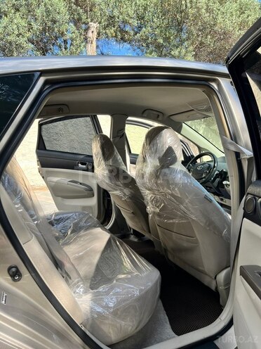 Toyota Prius-12