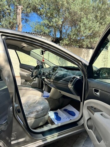 Toyota Prius-10