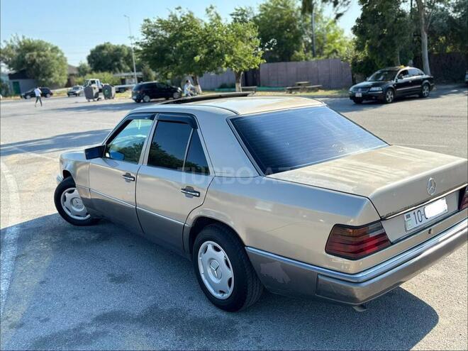 Mercedes 200 D-6