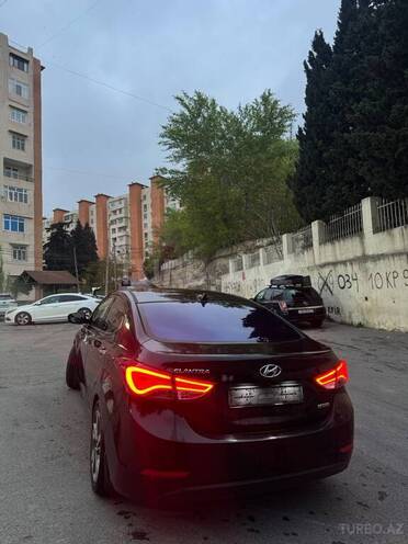 Hyundai Elantra-3