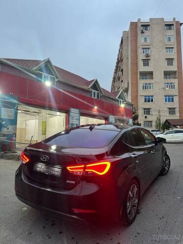 Hyundai Elantra-4