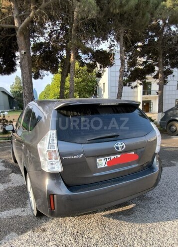 Toyota Prius-5