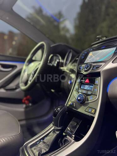 Hyundai Elantra-6