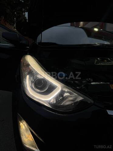 Hyundai Elantra-14