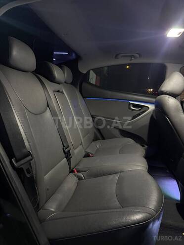 Hyundai Elantra-17