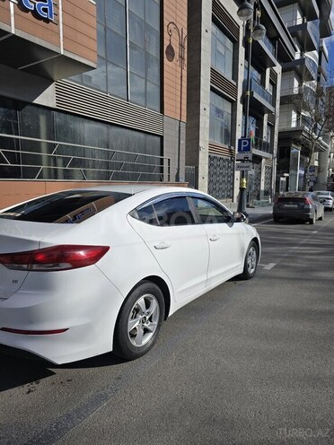 Hyundai Avante-3