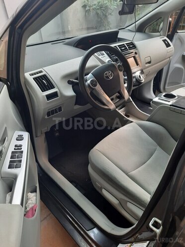 Toyota Prius-8