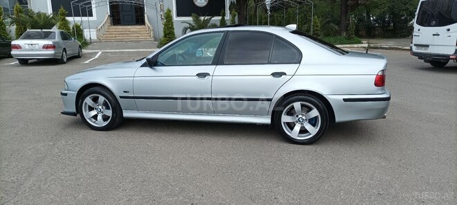 BMW 523-8